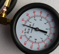 电接点压力表量程选择与使用隐患